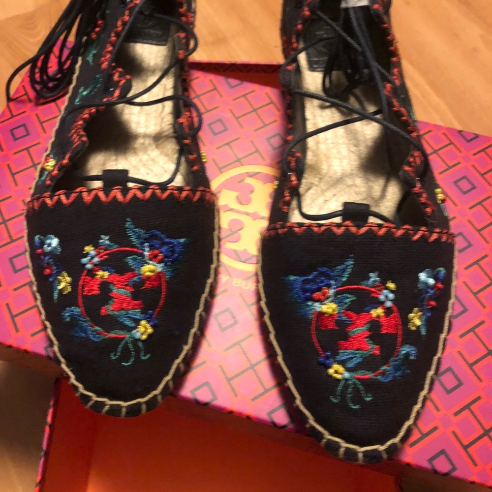 Tory Burch Sonoma Embroidered Flat - Picture 1 of 7